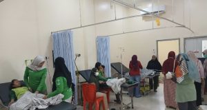 Enam Siswa Kelas 4 Madrasah Ibtidaiyah (MI) Al-Arifin, Kecamatan Pangkalanbaru, Kabupaten Bangka Tengah, Kepulauan Bangka Belitung saat menjalani perawatan di Puskesmas Girilaya, Pangkalpinang, Jumat (18/9/2026). Foto/wahyu kurniawan